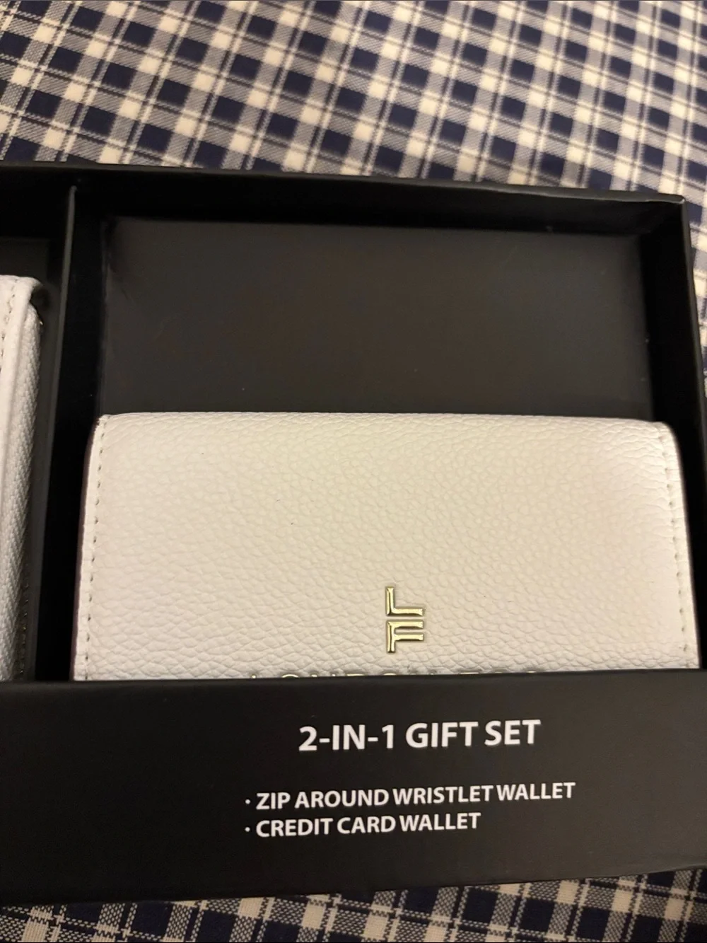 London Fog White Leather Wristlet and Card Wallet Gift Set